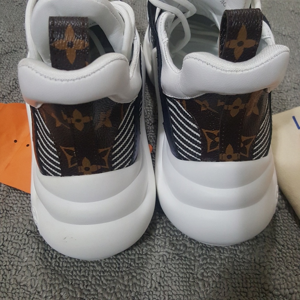 ❎❎SOLD❎❎LOUIS Vuitton LV Monogram Archlight - Picture 3 of 8